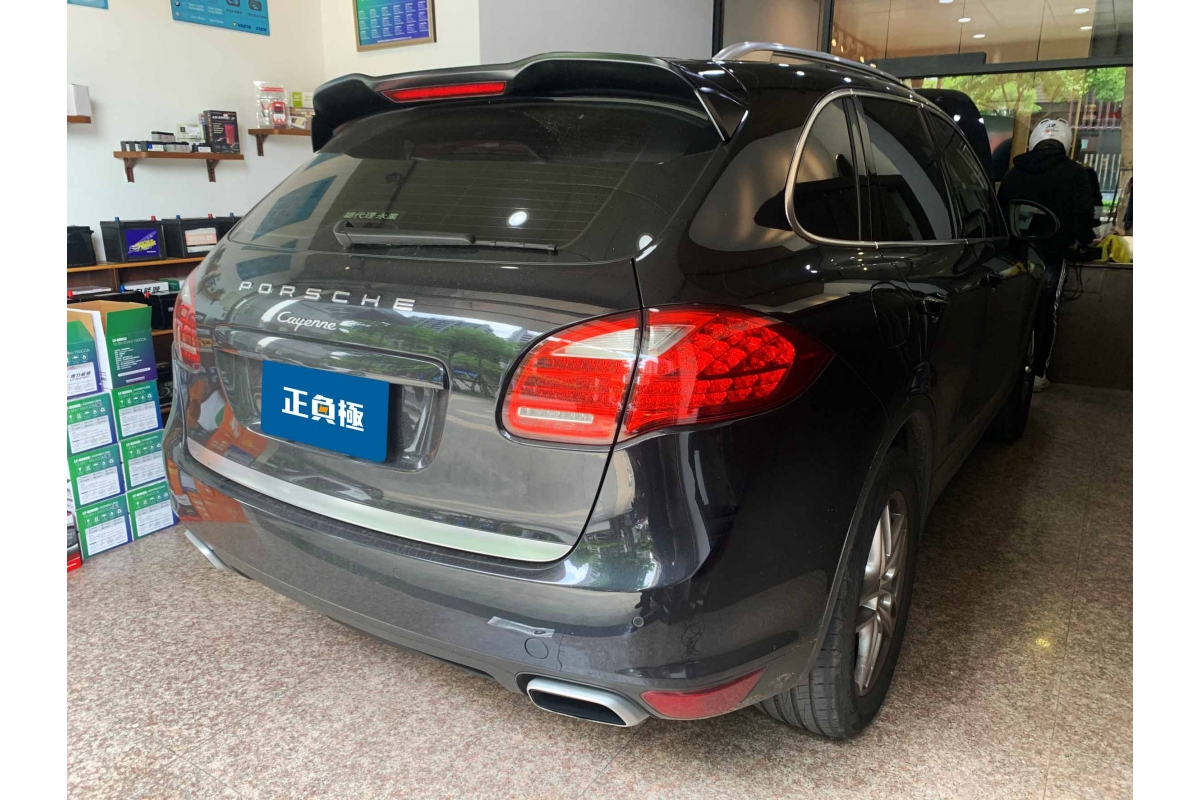 台北】PORSCHE保時捷Cayenne 3.0 Diesel 柴油版958型MK3三代2014年原廠電瓶德製VARTA華達AGM 92AH  850A(EN) 更換汽車電池德國VARTA華達德國廠